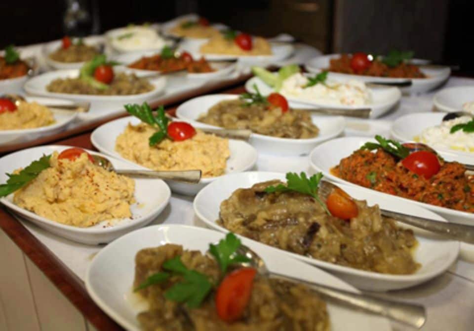 Im "Lavash" werden leckere türkische Speisen serviert.