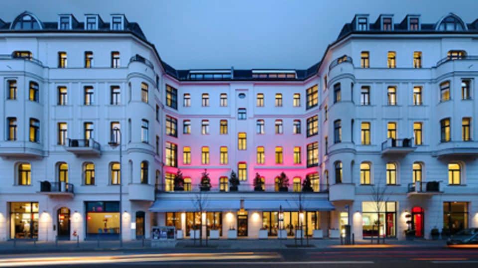 "Lux 11" Berlin: Zu dem stilvollen Gebäude in der Rosa-Luxemburg-Straße gehören 72 Apartments, Spa, Mode-Boutique, Bar und Restaurant.