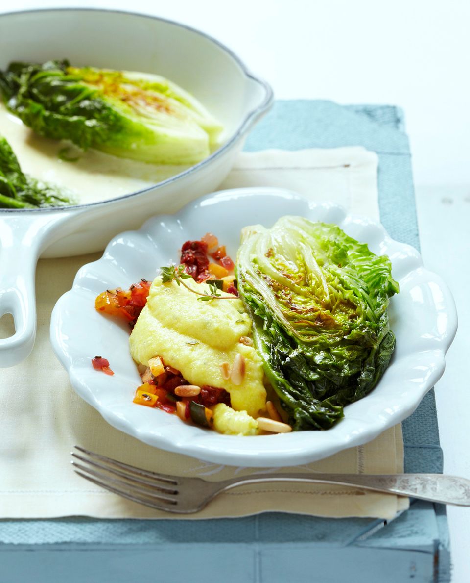 Rezept: Ratatouille-Polenta mit geschmortem Salat
