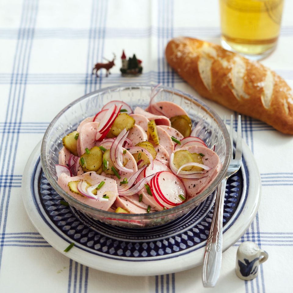 Rezept: Wurstsalat mit Laugengebäck