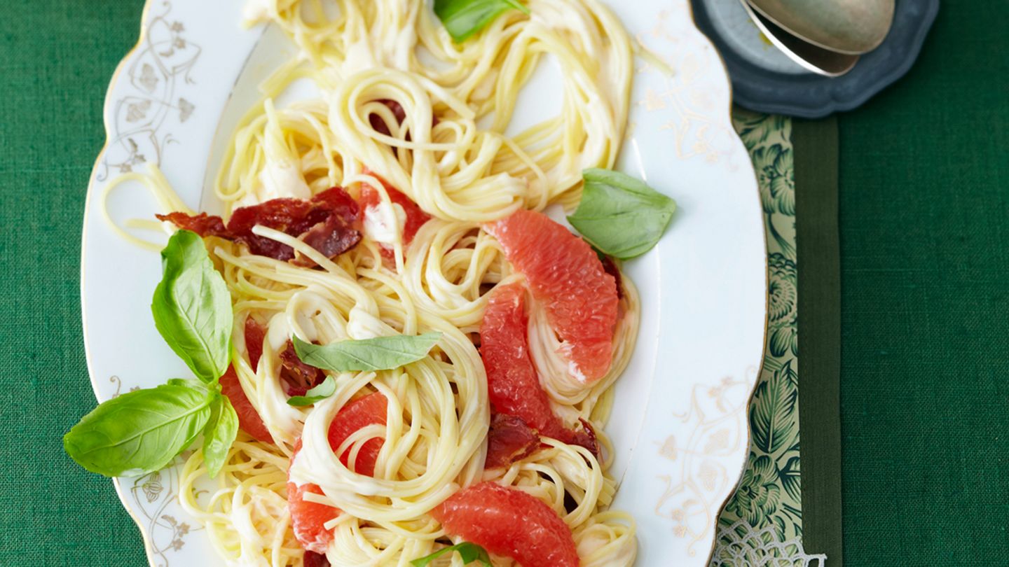 GrapefruitPasta mit knusprigem Coppa Rezept [LIVING AT HOME]