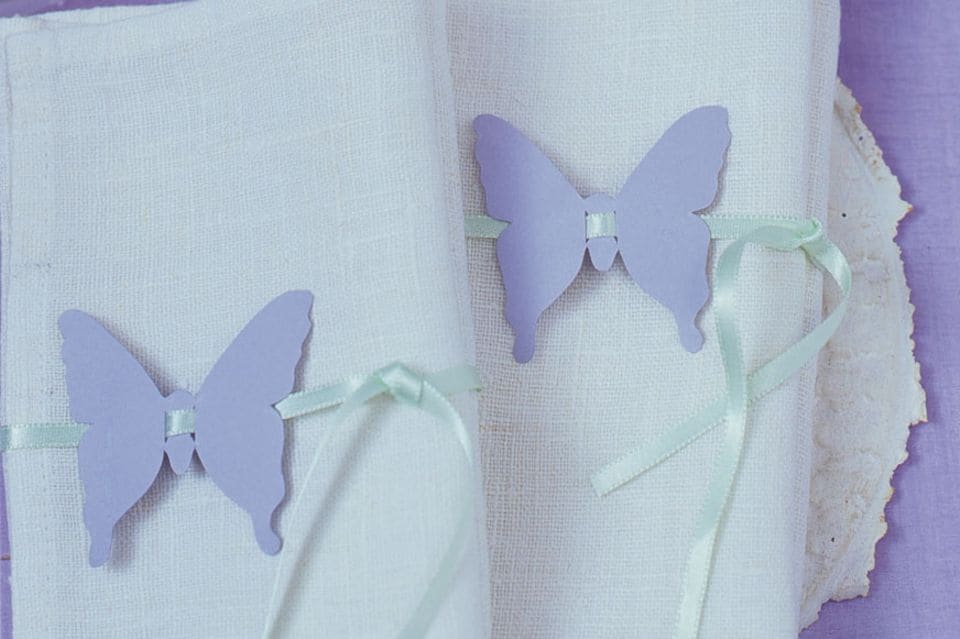 Servietten mit Schmetterlingen in Lavendel