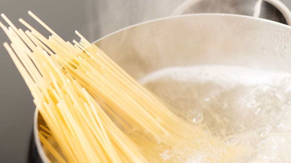Nudeln kochen (inkl. Kochzeit verschiedener Nudelsorten) [LIVING AT HOME]