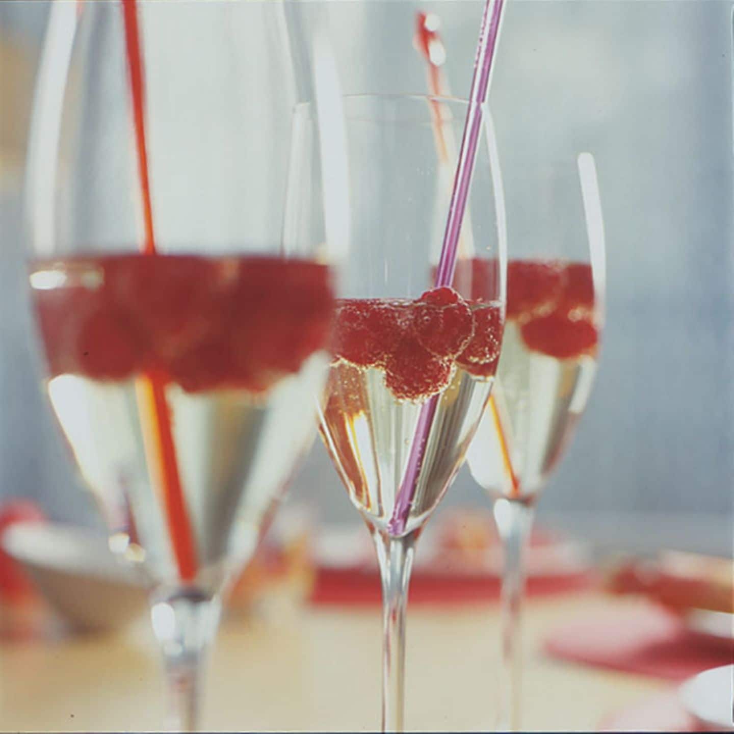 Rezept: Champagner-Cocktail mit Himbeeren