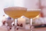 Rezept: Champagner-Cocktail mit Pfirsichmark