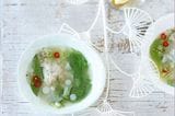 Rezept: Zitronengras-Suppe mit Garnelen-Wan-Tan