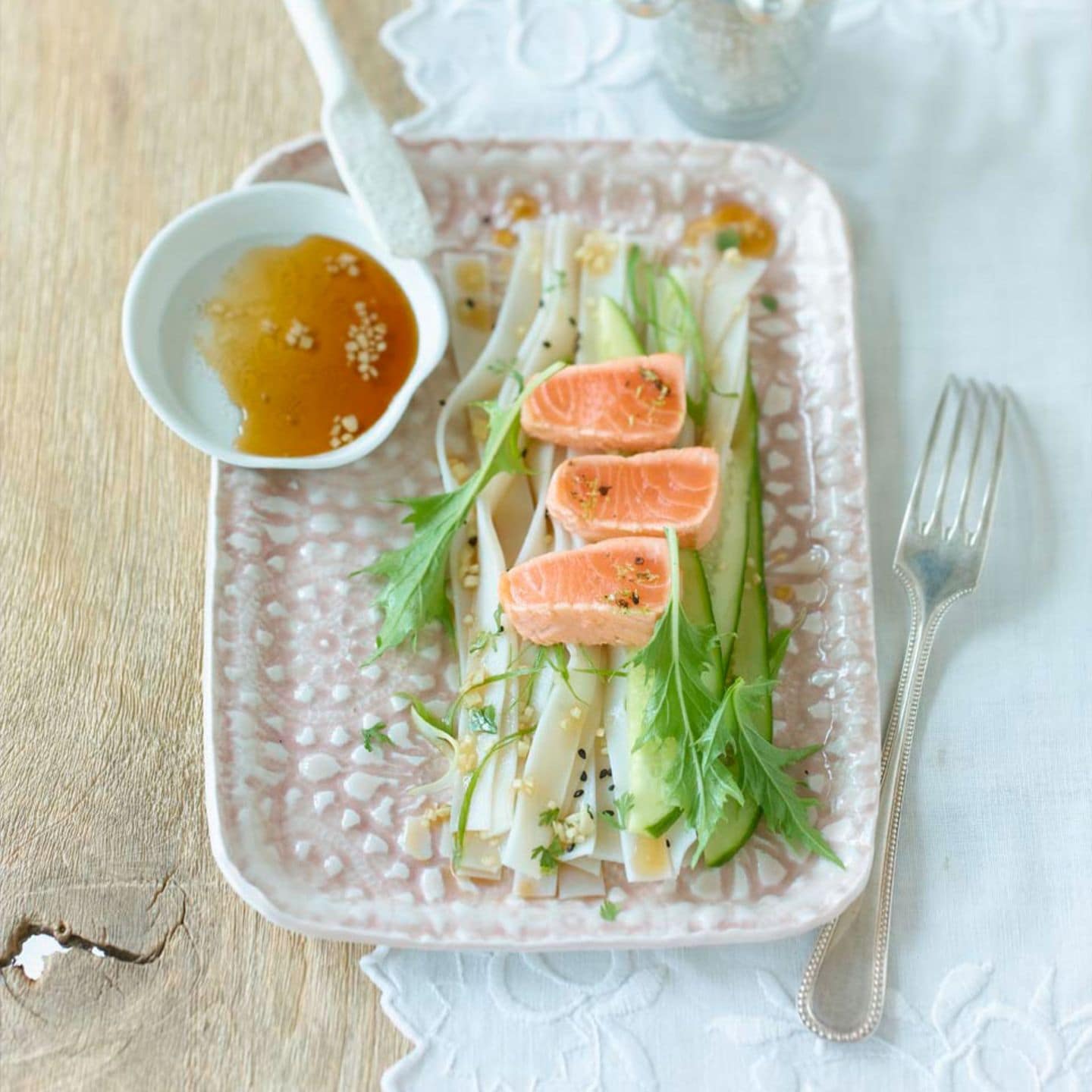 Rezept: Tataki vom Lachs auf Gurkensalat