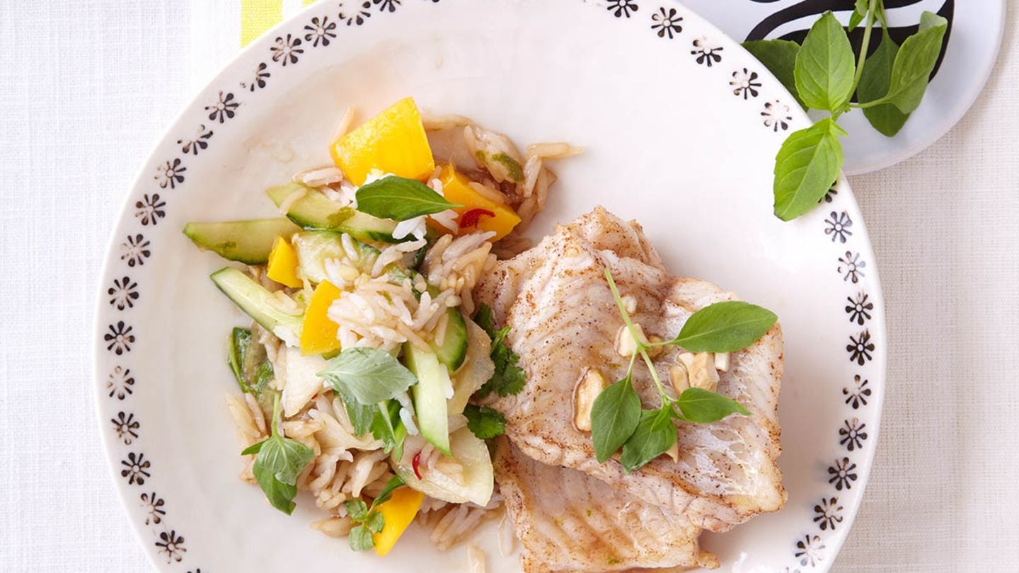 Asiatischer Reissalat mit Lengfisch Rezept - [LIVING AT HOME]