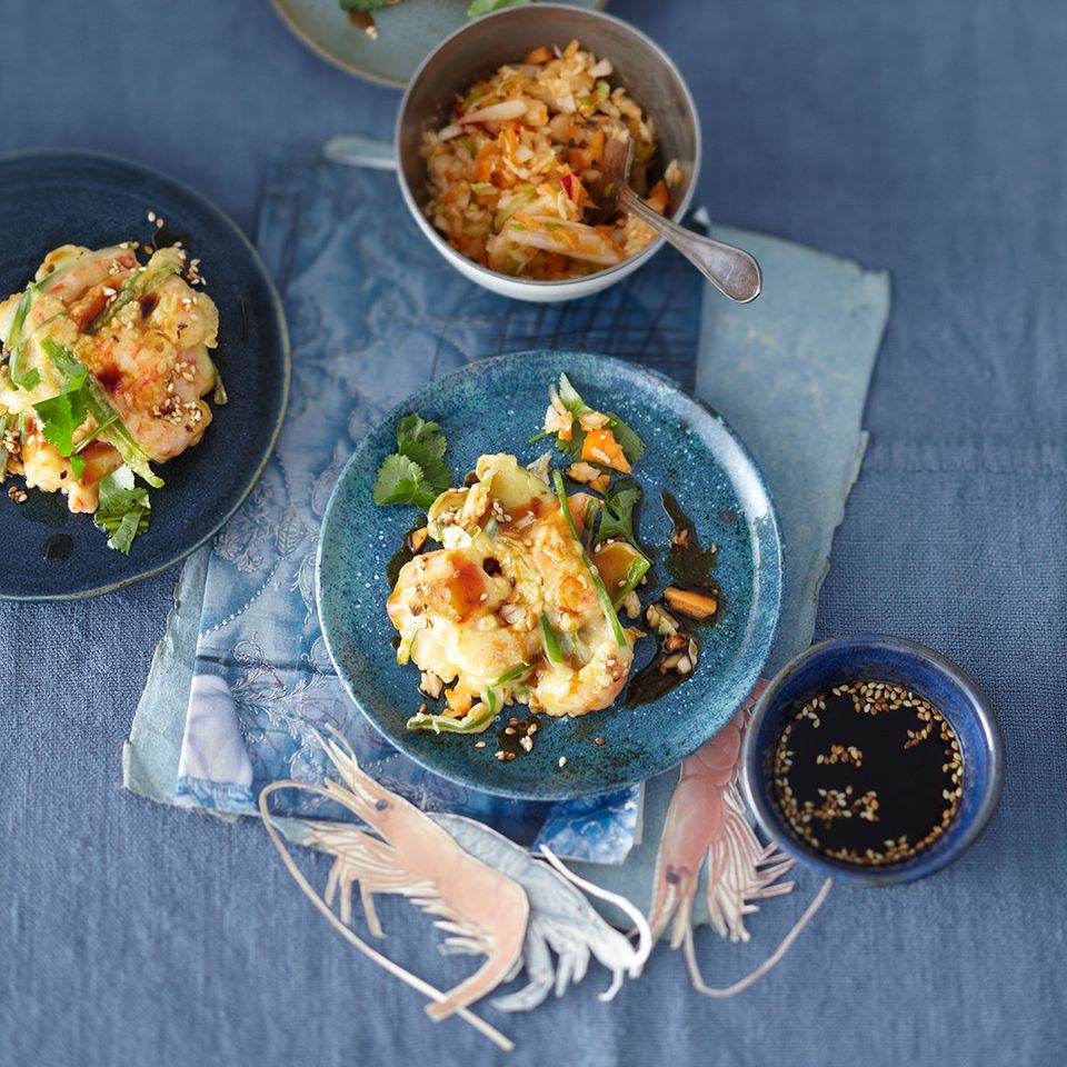 Rezept: Garnelen-Pfannkuchen mit Kimtschi-Salat