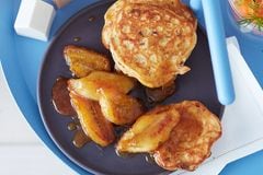 Rezept: Peanutbutter-Pancakes mit Honigbananen