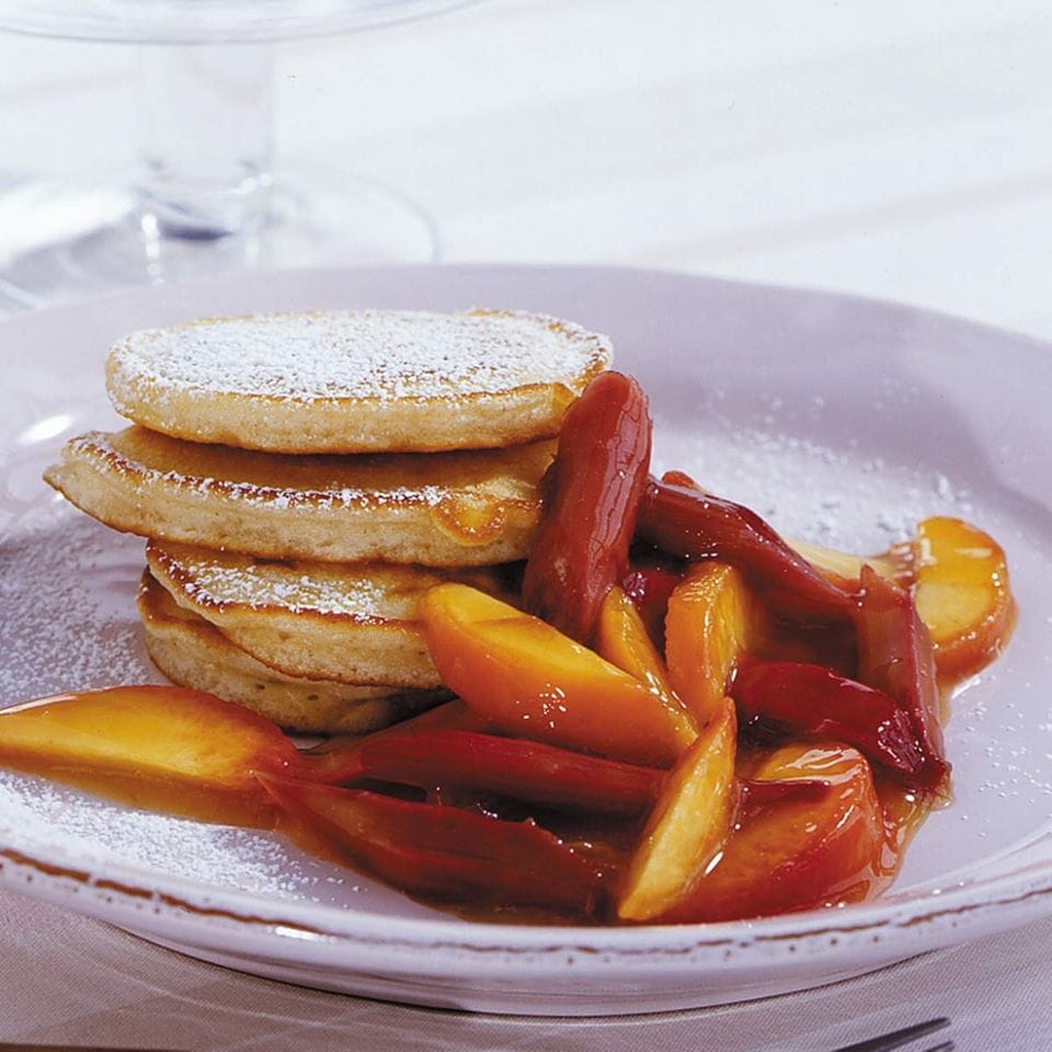Rezept: Rhabarber-Pfirsichkompott mit Pancakes