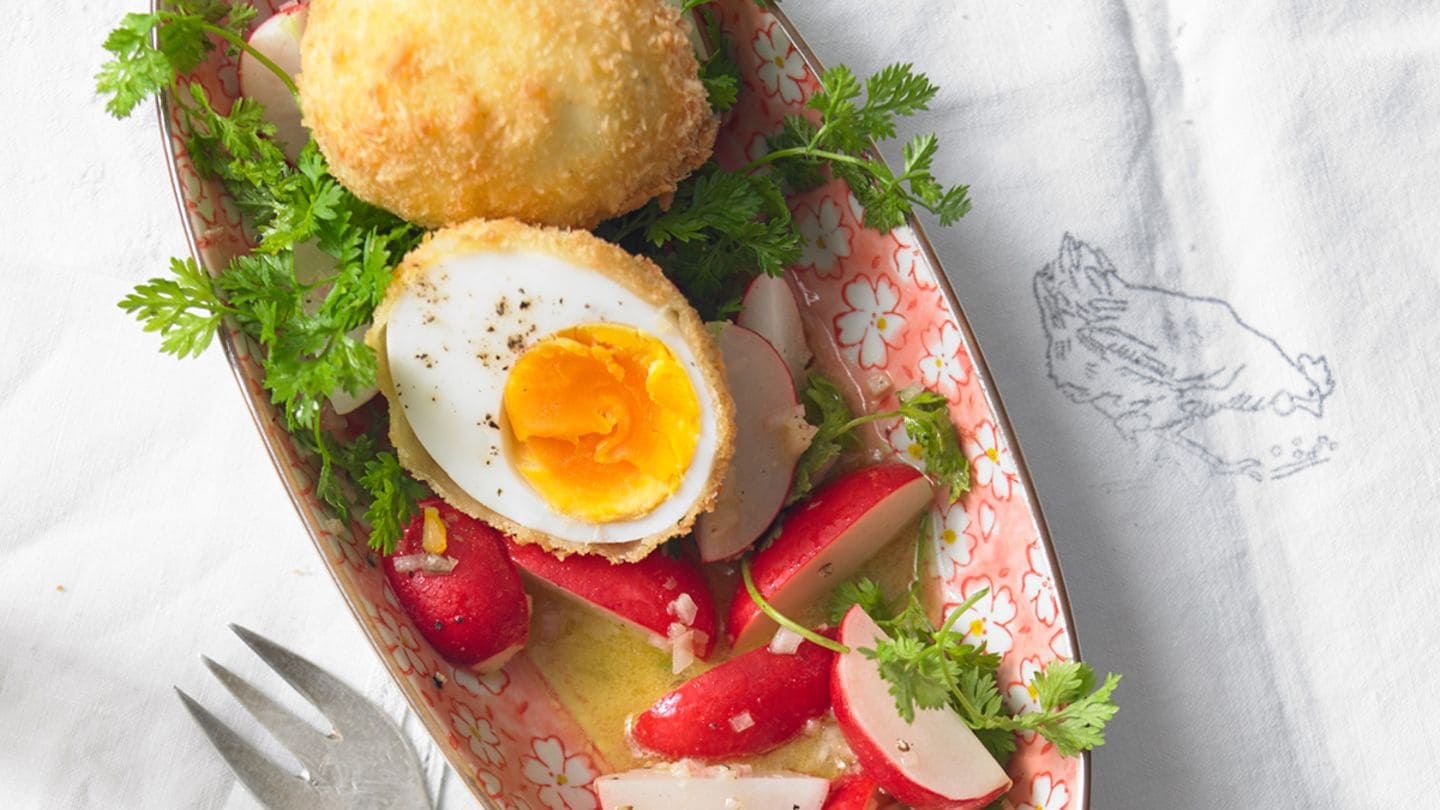 Frittierte Eier auf Radieschen-Salat Rezept Rezept - [LIVING AT HOME]