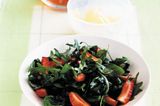 Rezept: Basilikum-Rucolasalat mit Erdbeeren