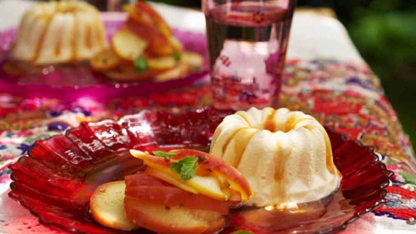 Karamellparfait mit gedünsteten Äpfeln Rezept - [LIVING AT HOME]