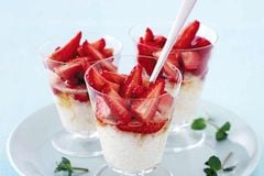 Gewürzerdbeeren auf Vanillemilchreis: Rezept
