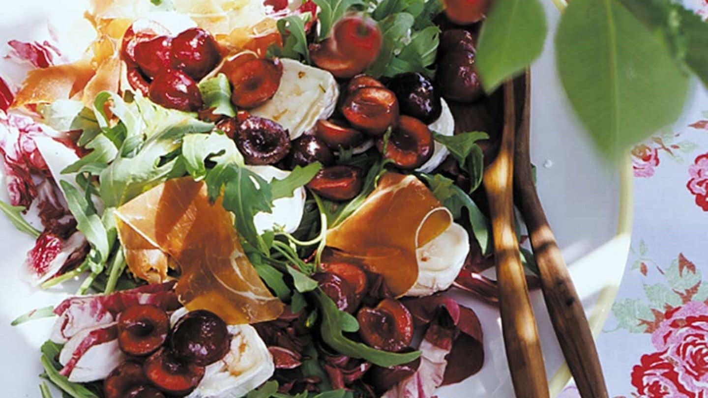 Raukesalat mit Ziegenkäse und Kirschdressing Rezept - [LIVING AT HOME]