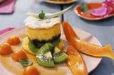 Cheesecake mit Früchten und Zitronengras-Sirup: Rezept