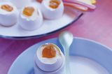 Rezept: Süsse Eier mit Jogurt und Aprikosen-Konfitüre