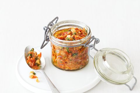 Paranuss-Tomaten-Pesto: Rezept