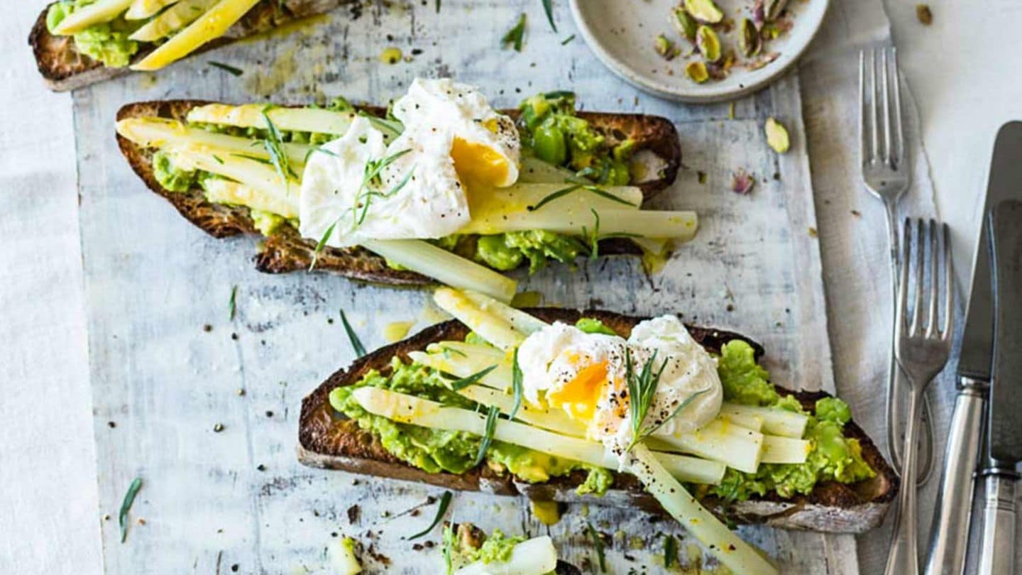 Geröstetes Sauerteigbrot mit Dicke-Bohnen-Avocado-Mus: Rezept - [LIVING ...