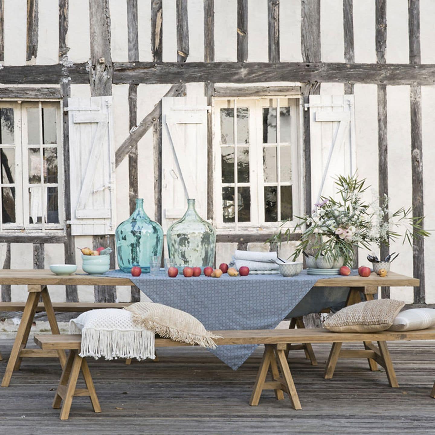 GArtenmöbel: Gartenbank und GArtentisch aus Holz von Maison du Monde