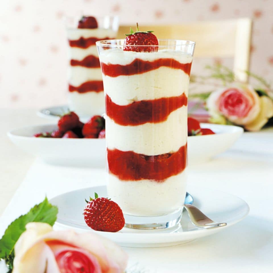 Grießmousse mit Erdbeer-Rhabarber-Kompott: Rezept