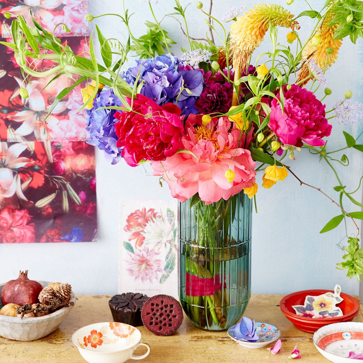 Blumenstrauß mit Pfingstrosen & Hortensien von LIVING AT HOME