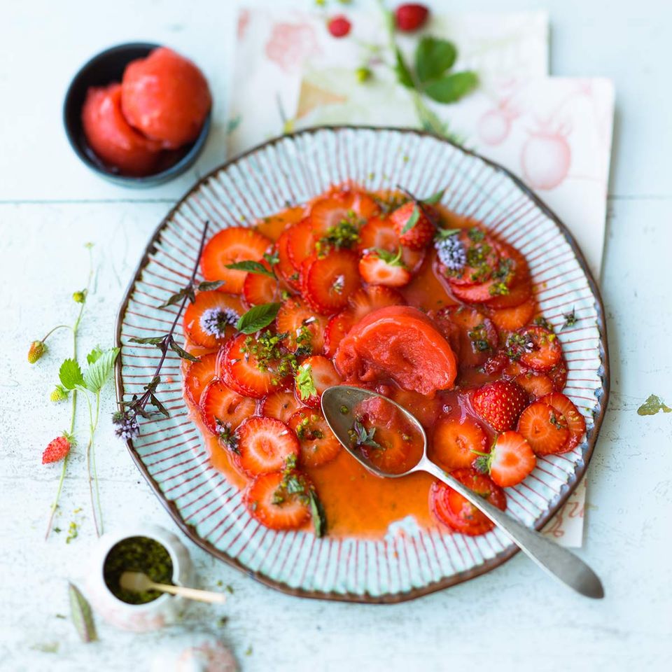 Erdbeer-Carpaccio mit Sorbet: Rezept
