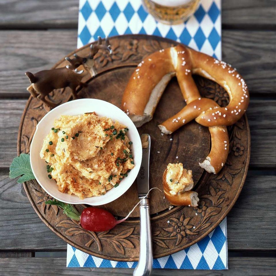 Was passt zu Bratwurst? Rezepte & Ideen [LIVING AT HOME]