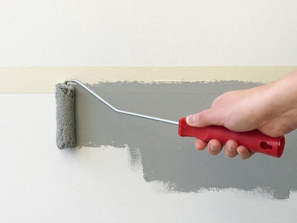 Wand abkleben und erste Farbe aufbringen