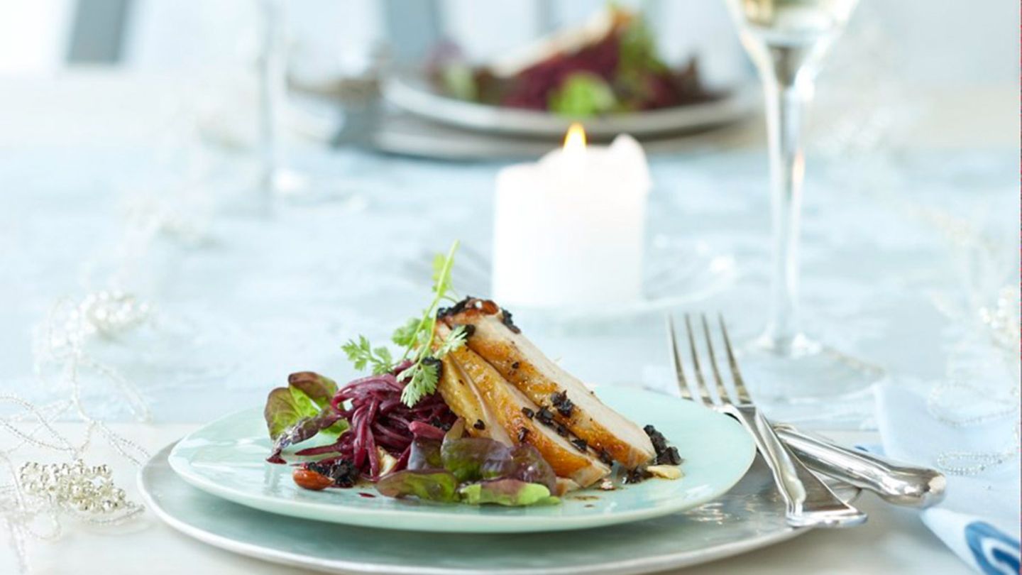 Getrüffeltes Perlhuhn auf Selleriesalat Rezept - [LIVING AT HOME]