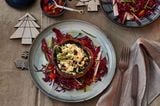 Portobello-Pilze auf Rotkohl-Radicchio-Salat