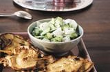 Putensticks mit Gurken-Rettich-Salat: Rezept