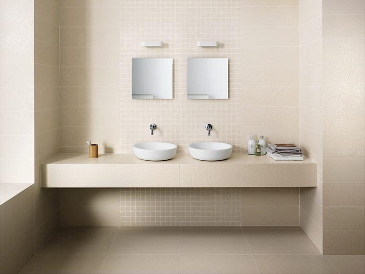 Was tun, wenn der unschöne Fliesenspiegel im Badezimmer jeden Morgen für schlechte Laune sorgt? Streichen Sie Ihre Fliesen einf…