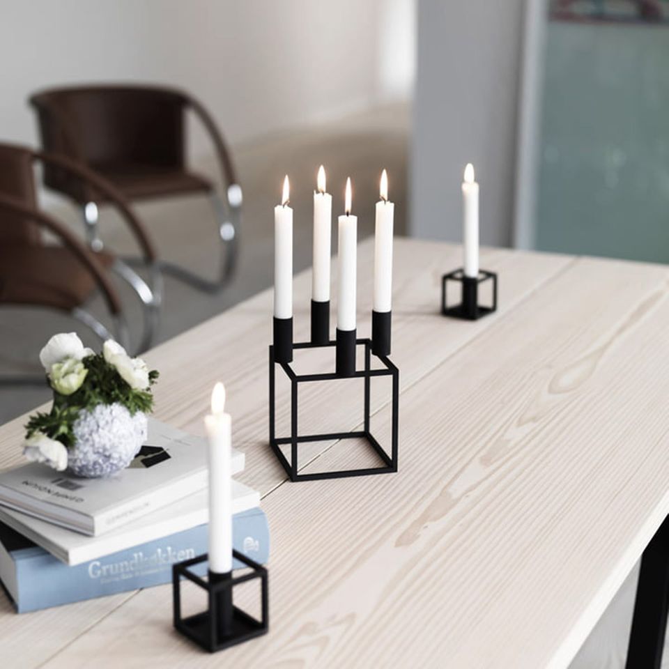 Quadratischer Kerzenständer in schwarz