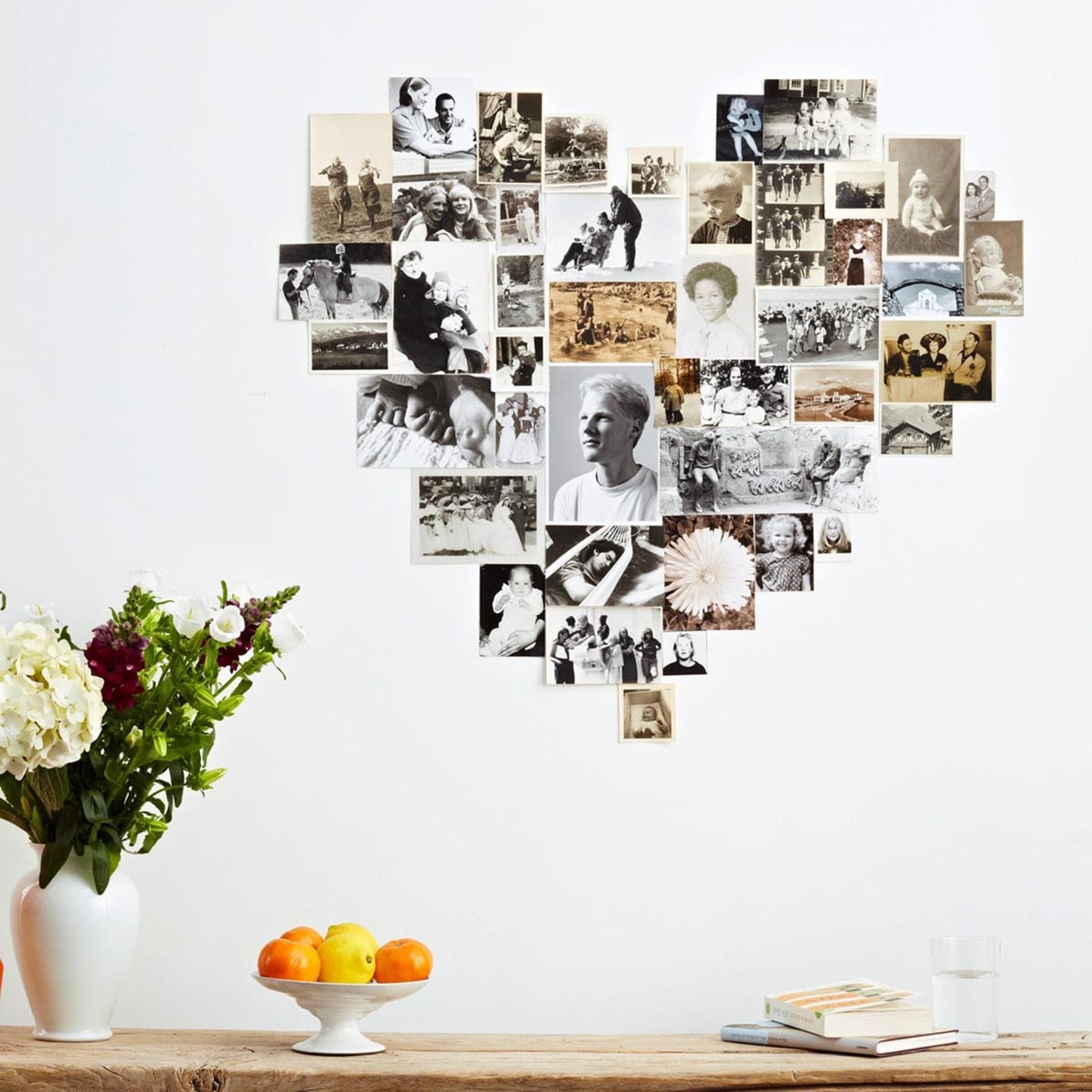 Viele Fotos ergeben an der Wand ein großes Herz
