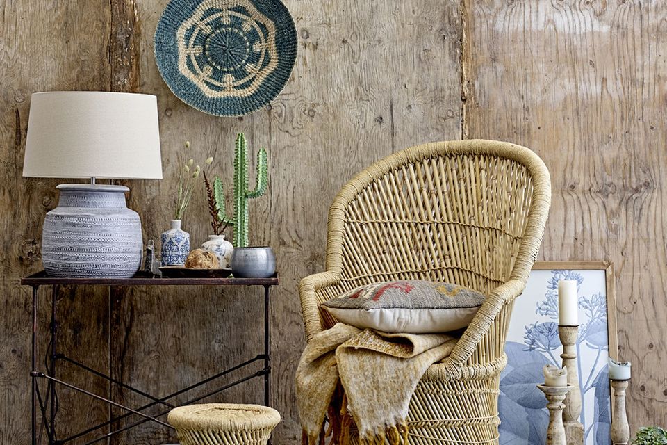 Nachhaltig wohnen und einrichten. Möbel aus Bambus. Sessel und Hocker von Bloomingville