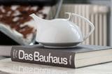 geradlinig Teekanne im Bauhaus-Design