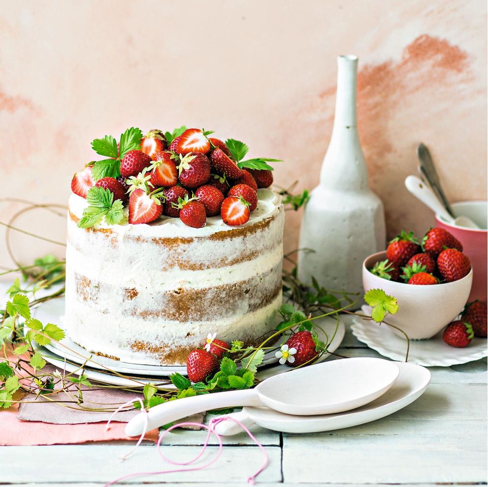 Erdbeerr-Rhabarber-Naked-Cake