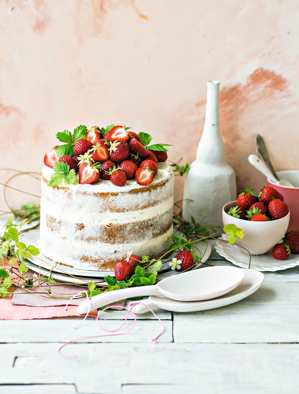 Erdbeerr-Rhabarber-Naked-Cake