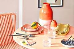 Tischdeko in Orange und Pastelltönen