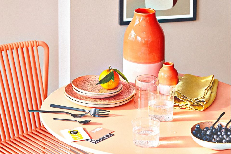 Tischdeko in Orange und Pastelltönen