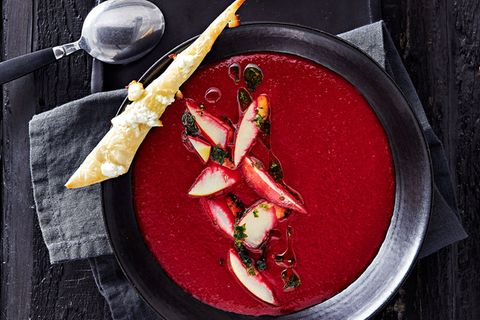 Rote-Bete-Suppe mit Flammkuchen