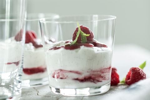 Himbeerquark-Dessert im Glas