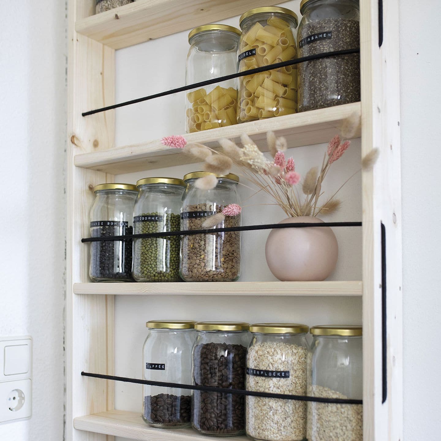 DIY-Vorratsregal für die Küche dekorieren