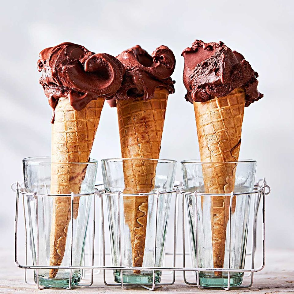 Schokoladen-Eis aus der Eismaschine