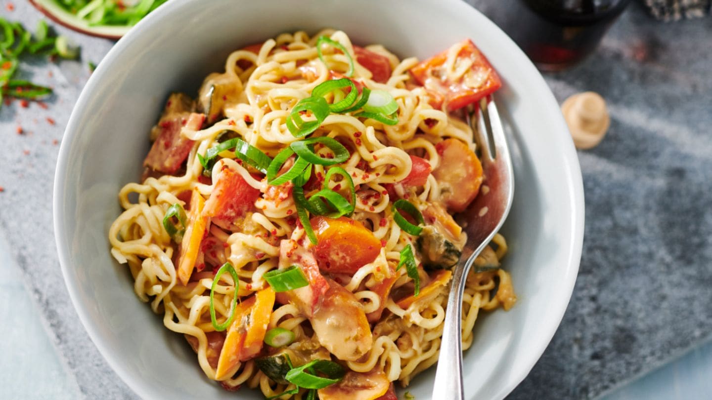 Schnelle Asia-Nudeln mit Gemüse – einfaches Thermomix-Rezept - [LIVING ...