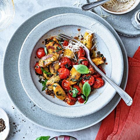 Ricotta-Gnocchi Mit Tomaten - [LIVING AT HOME]