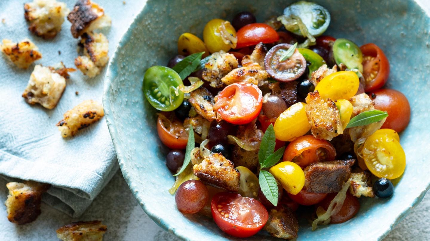 Tomaten-Traubensalat - [LIVING AT HOME]