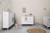 Helles Babyzimmer mit weißen Möbeln von Oliver Furniture